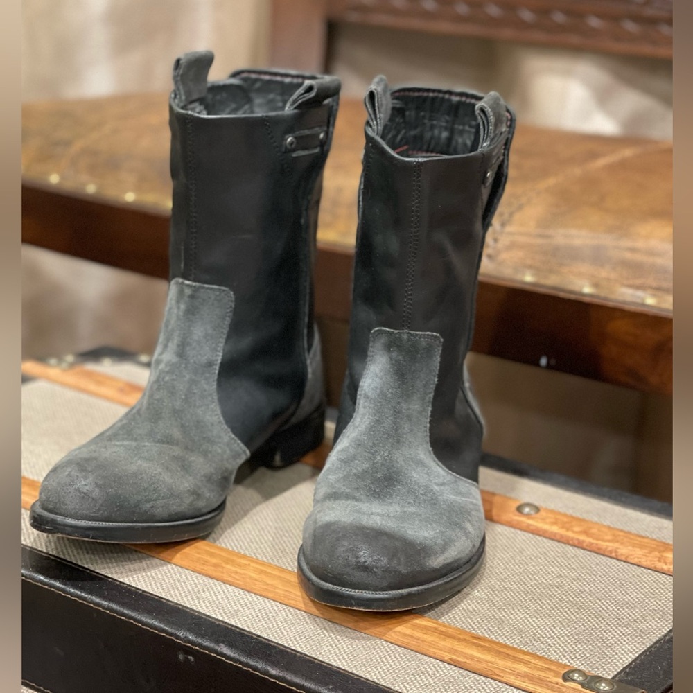 Men’s “Diesel” Navy Blue pre-owned boots Size 41